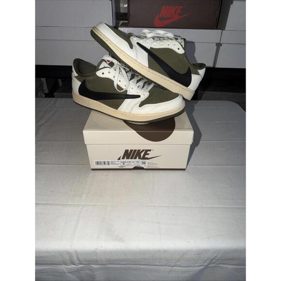 Air Jordan 1 Retro Low 